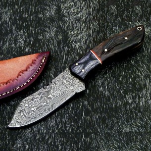 Custom Made Damascus Steel Hunting Skinner Knife With Beautiful Handle & Leather Sheath